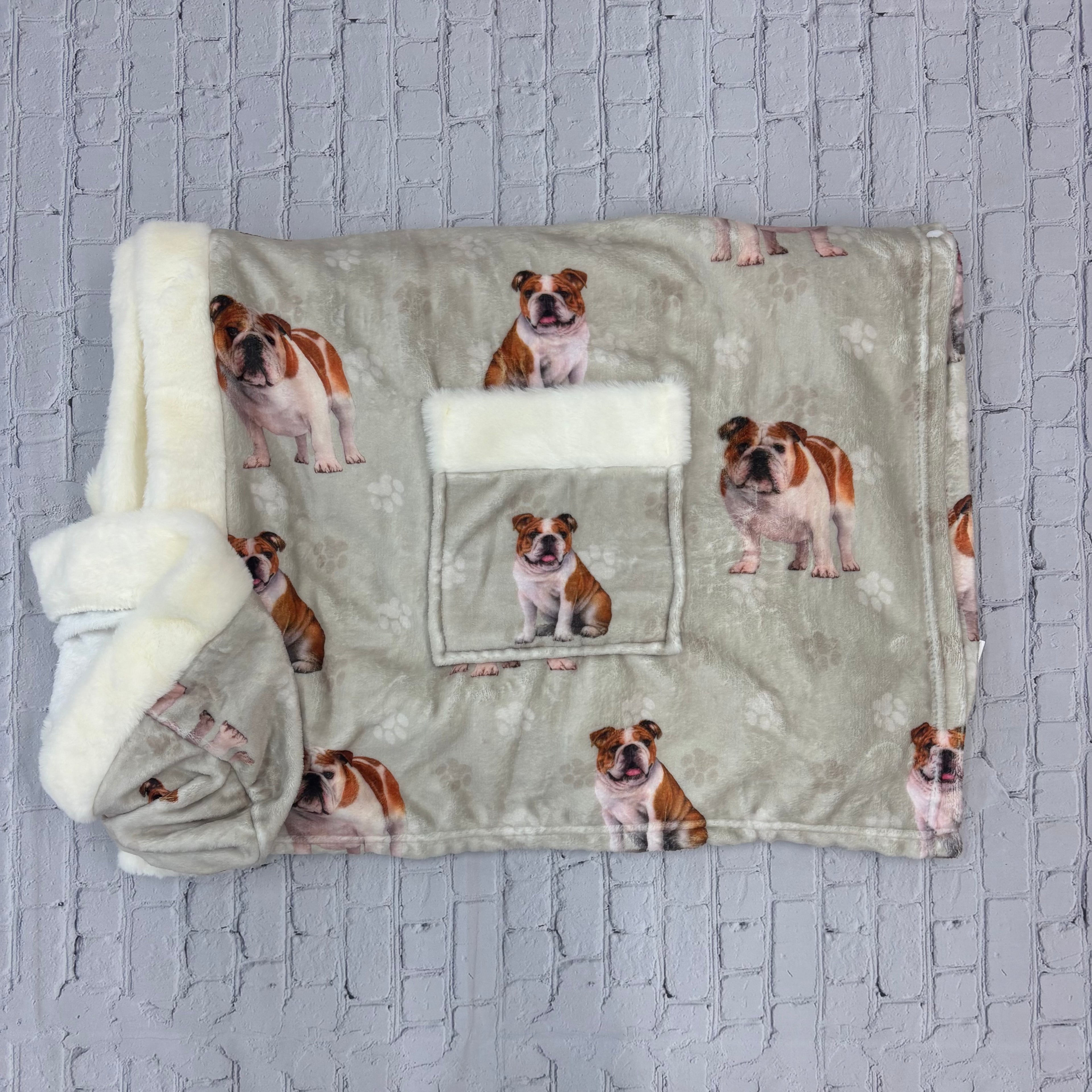 Fleece Blanket Hooded with Pockets Bulldogs all over