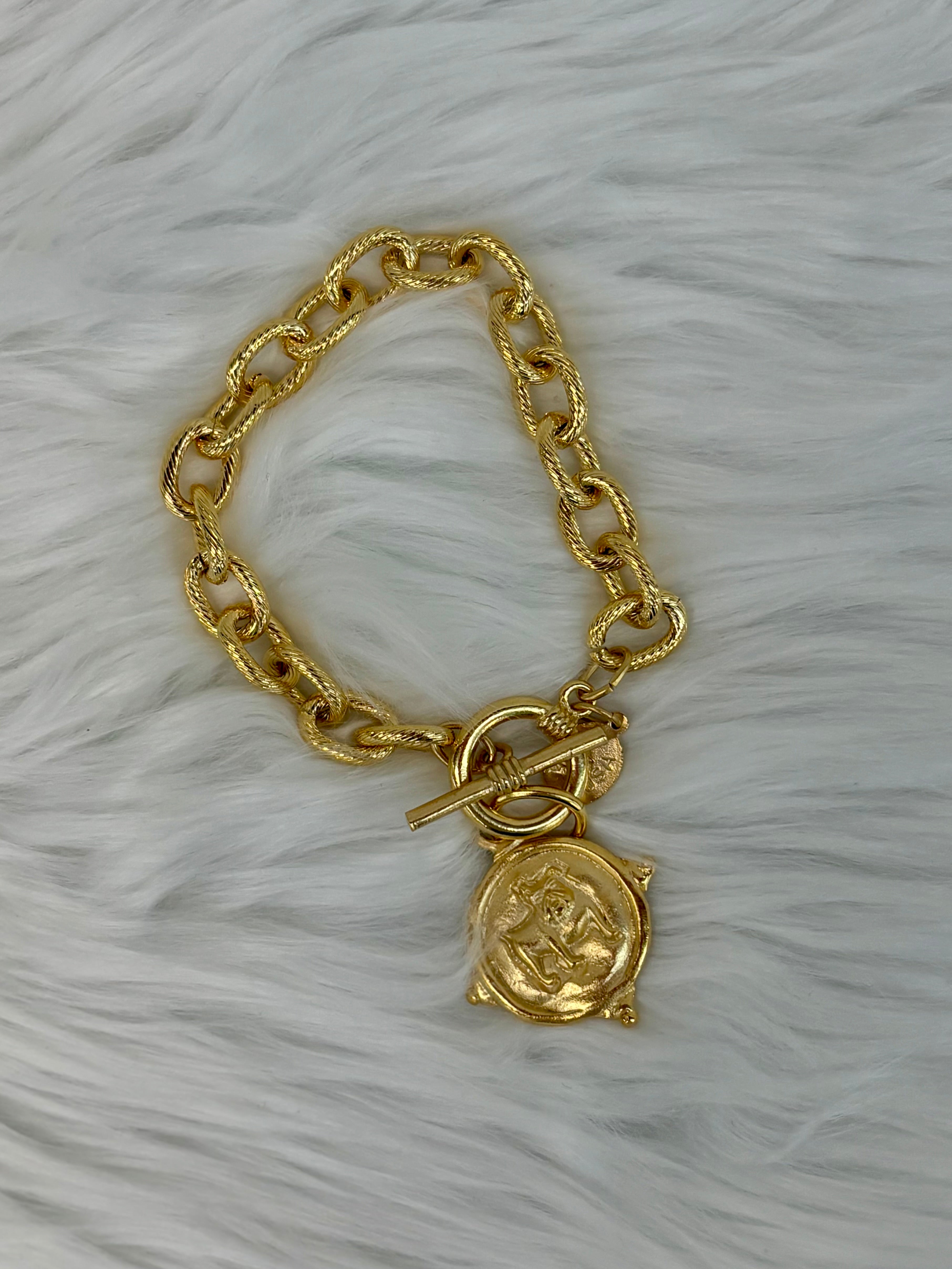 Susan Shaw Jewelry Bracelet Toggle Chain Flat Round Standing Bulldog