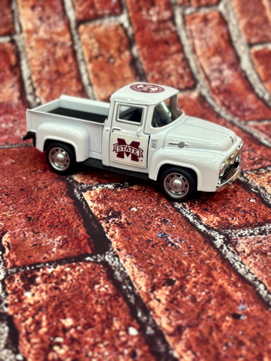 Toy Vintage Pickup Truck M-State