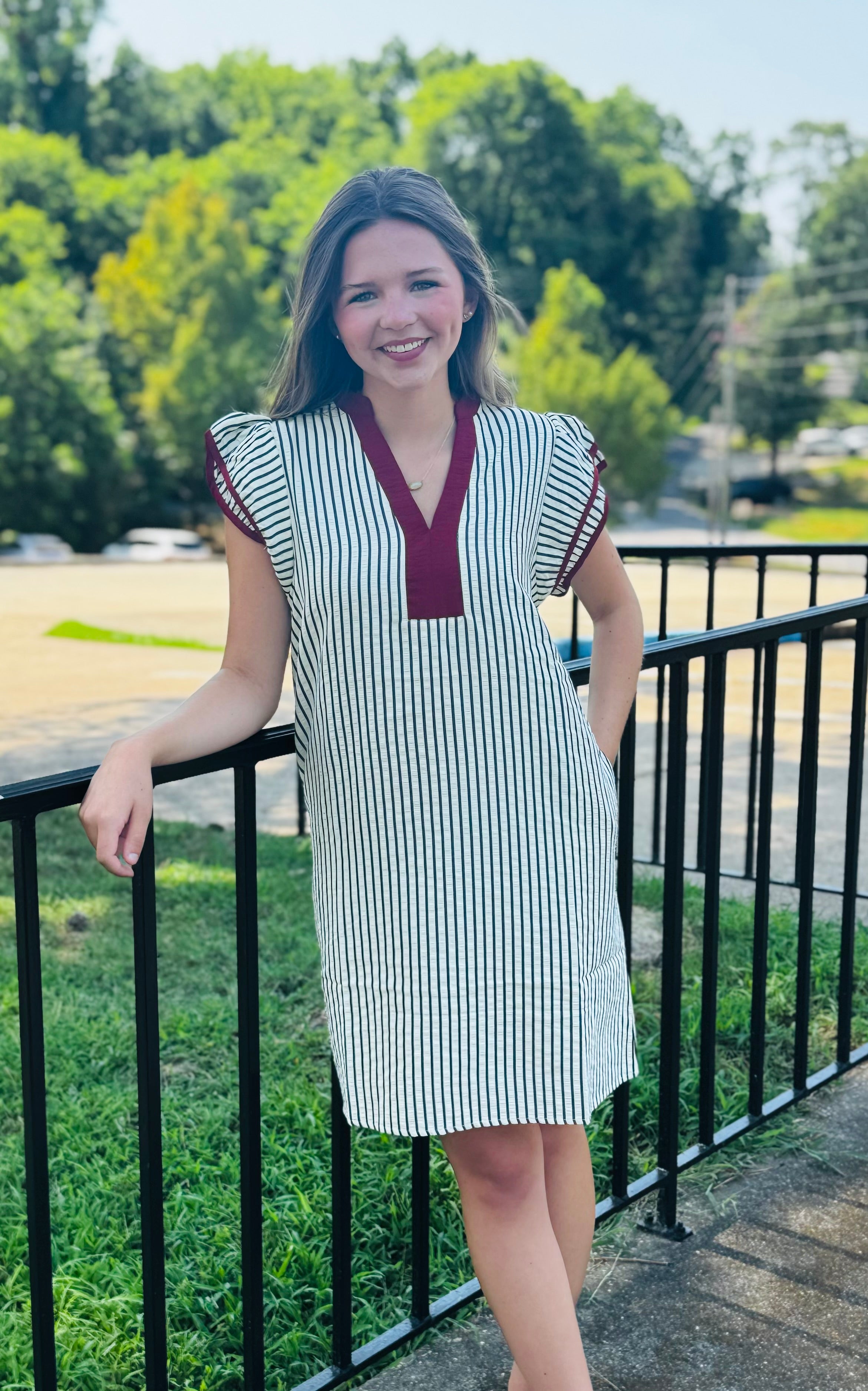 Dress Women's Short Sleeve Stripe Maroon V-Neck